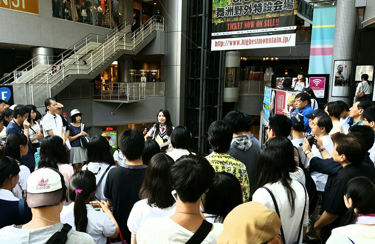 「帰ってきましたー！」井上苑子、地元大阪思い出の地で凱旋ライブ