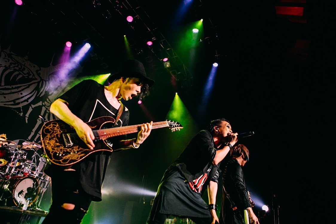 ムック「MUCC TOUR 2015 "F#CK THE PAST F#CK THE FUTURE" Final【The Requiem, Endless Nightmare, Darkness YHWH,】」の様子。（撮影：西槇太一）