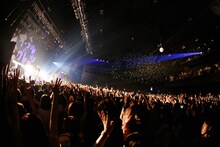 THE ORAL CIGARETTES「～唇ワンマンJAPAN TOUR 2015 ～おまたせBKW!! 9ヵ所行脚でエリア拡大、改めまして『ジ』オーラルシガレッツです！の巻～」東京・Zepp DiverCity TOKYO公演の様子。（Photo by Viola Kam[V'z Twinkle Photography]）