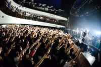 「真空ホロウ TOUR 2015梅雨 ～回想列車で全国へ。嘘です本当は機材車です。」の様子。（撮影：橋本塁[SOUND SHOOTER]）