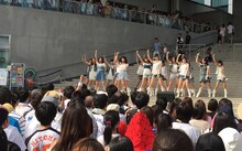 7月19日に東京・DiverCity Tokyo Plaza 2Fフェスティバル広場で行われたアイドリング!!!のライブの様子。 （写真提供：ポニーキャニオン）