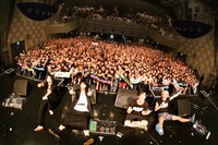 THE ORAL CIGARETTES「～唇ワンマンJAPAN TOUR 2015 ～おまたせBKW!! 9ヵ所行脚でエリア拡大、改めまして『ジ』オーラルシガレッツです！の巻～」大阪・なんばHatch公演の様子。（Photo by Viola Kam[V'z Twinkle Photography]）