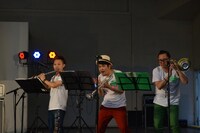 NegiBandホーン隊。左から永田こーせー（Sax, Flute）、真砂陽地（Tp）、新メンバーの前田大輔（Tb）。