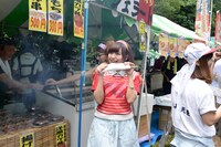 豚串をゲットした脇田もなり