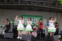 NegiccoとOKAMOTO'Sによるコラボレーションの様子。