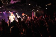 電波少女「”THAT GIRL"～2nd Album"WHO"Release Party featuring Oneman LIVE～」の様子。（撮影：松本時代）
