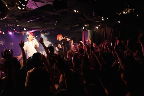 電波少女「”THAT GIRL"～2nd Album"WHO"Release Party featuring Oneman LIVE～」の様子。（撮影：松本時代）