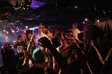 電波少女「”THAT GIRL"～2nd Album"WHO"Release Party featuring Oneman LIVE～」の様子。（撮影：松本時代）