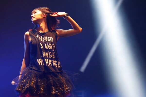 LiSAの海外ツアーよりシンガポール公演の様子。（photo by Takanori Fujishiro）