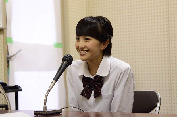 校内放送に出演する百田夏菜子。(c)関西テレビ