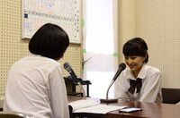 校内放送に出演する百田夏菜子。(c)関西テレビ