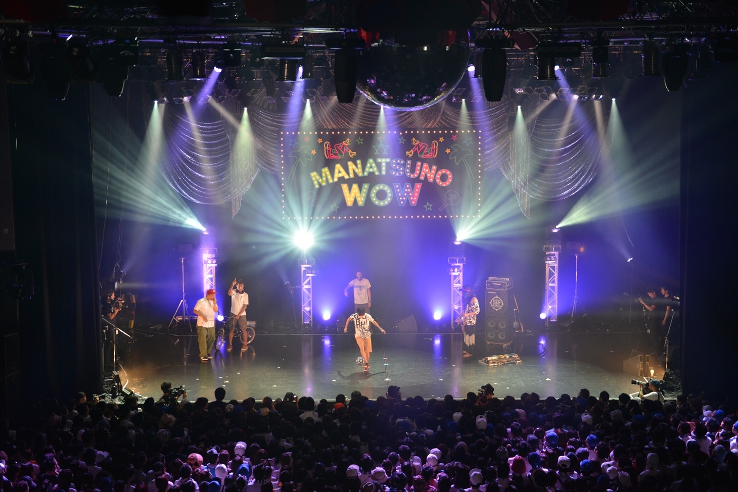 徳田耕太郎、田中光太郎、太華、KenKen、群青によるパフォーマンスコーナー「TEAM G-SHOCK TOKURA SUPER SESSION」の様子。 （写真提供：ワーナーミュージック・ジャパン）