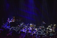 TK（凛として時雨）のライブの様子。（撮影：河本悠貴）