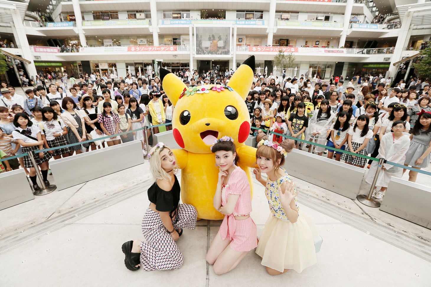 「安田レイ×植野有砂×藤田ニコル ガールズミーティング」の様子。（写真提供：SME Records）