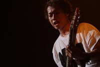 克哉（G）（写真提供：ソニー・ミュージックレコーズ）