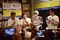 the telephones「Bye Bye Hello」試聴会の様子。