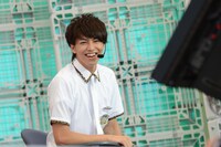 教材VTRを観るタカシ。