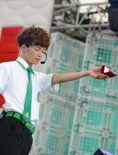 プロポーズを披露するタクヤ。