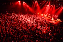 「『RX-72 百科事典』爆刷記念GIG～ヒサシは舟を編みながら電気羊の夢を見るのか？～GLAY Special Live GLORIOUS MILLION DOLLAR NIGHT Vol.2～前夜祭」の様子。（撮影：橋本塁）