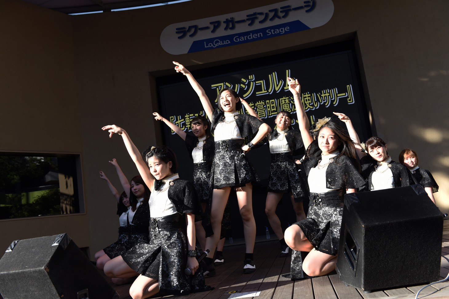 アンジュルムによる「七転び八起き / 臥薪嘗胆 / 魔法使いサリー」発売記念イベントの様子。
