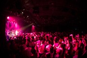「新山詩織 2ndライブツアー『ハローグッバイ』」ファイナル公演の様子。