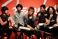 「FENDER LAUNCH PARTY」トークセッションの様子。