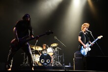 INORANのライブの様子。