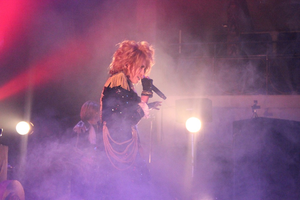 「KAMIJO BIRTHDAY Celebration-Live 2015 Royal Blood」の様子。 （撮影：町田拓也）