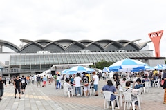 Linq 目標のマリンメッセ横で恒例夏祭り どんどん拡大したい 音楽ナタリー