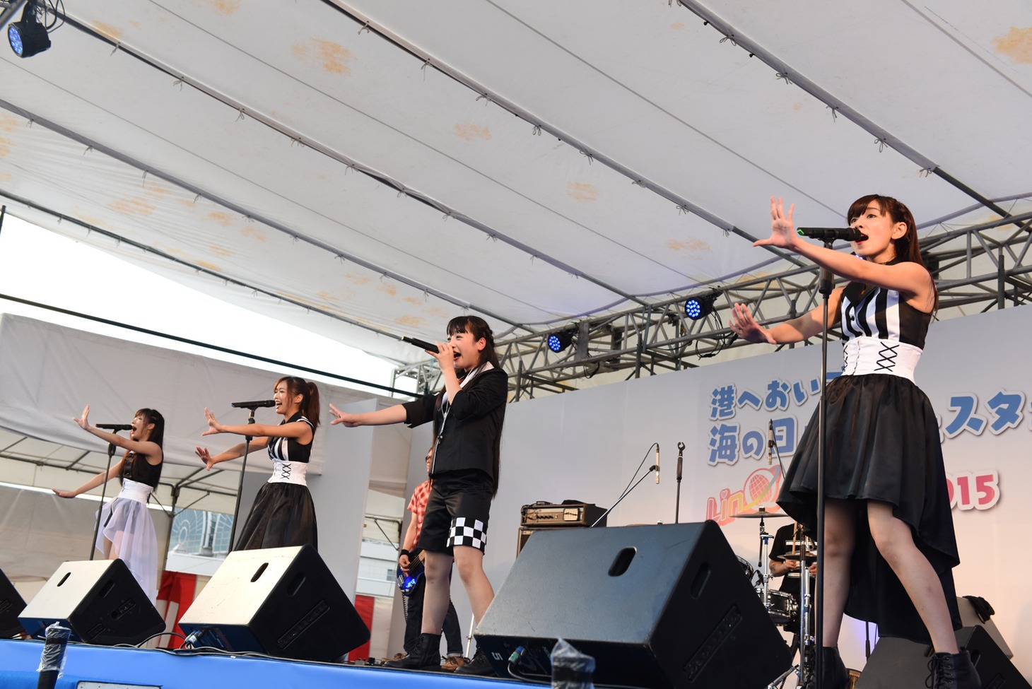 SRAMによるライブの様子。
