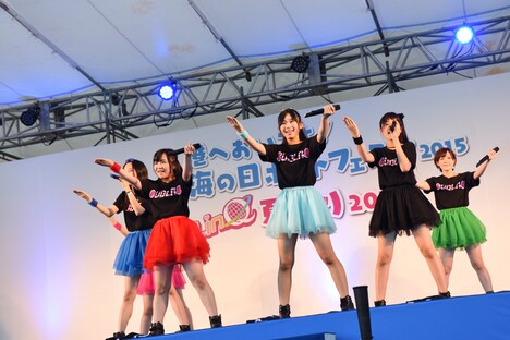 BudLaBによるライブの様子。