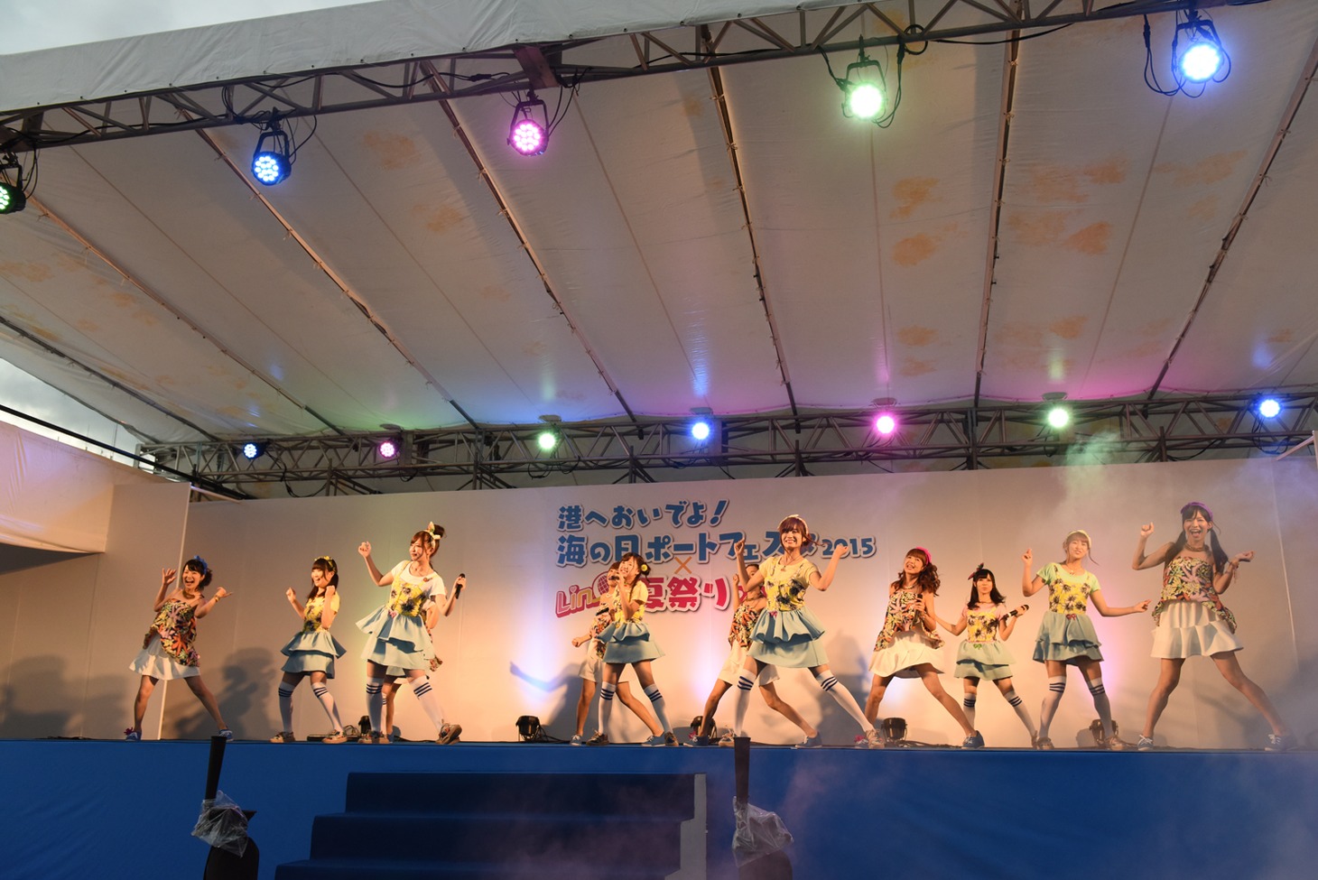 LinQによるライブの様子。