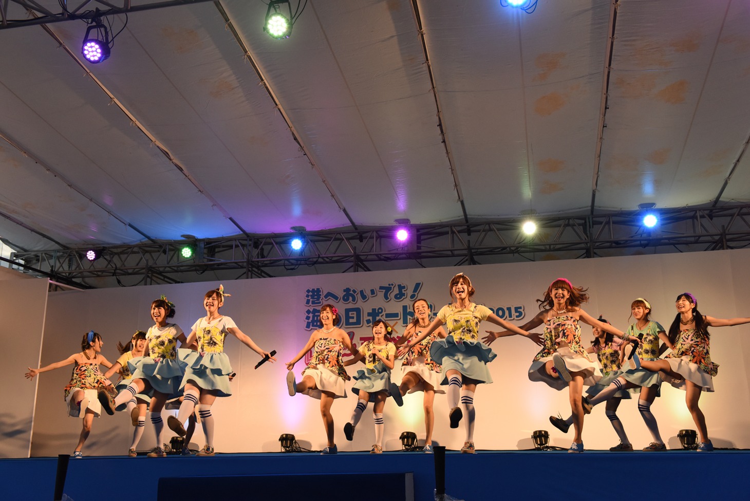 LinQによるライブの様子。