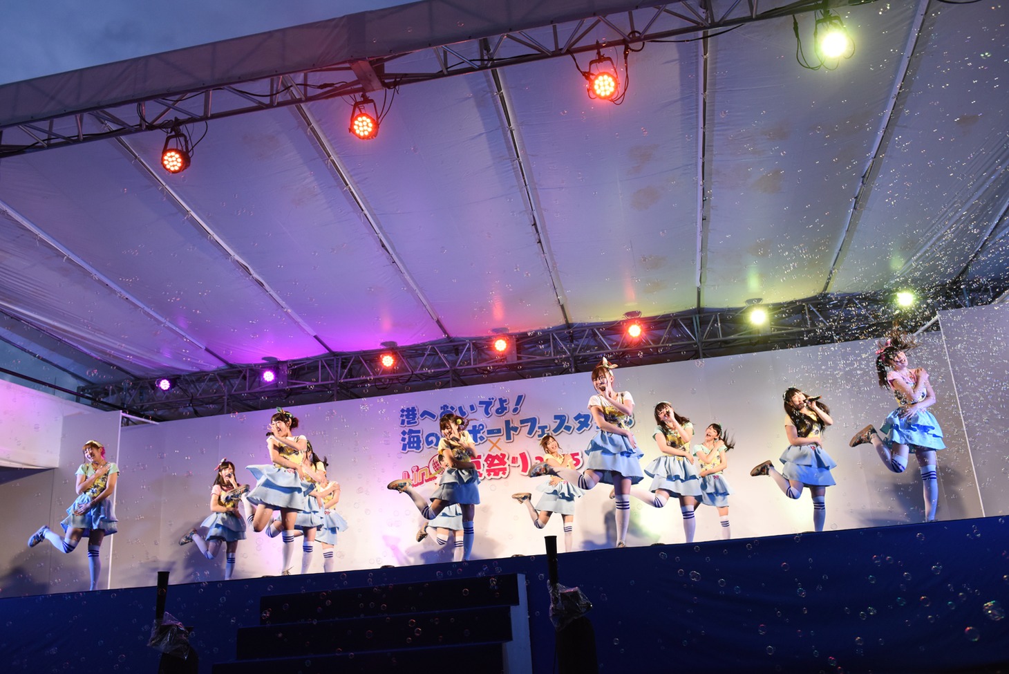 LinQによるライブの様子。