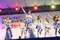 LinQによるライブの様子。