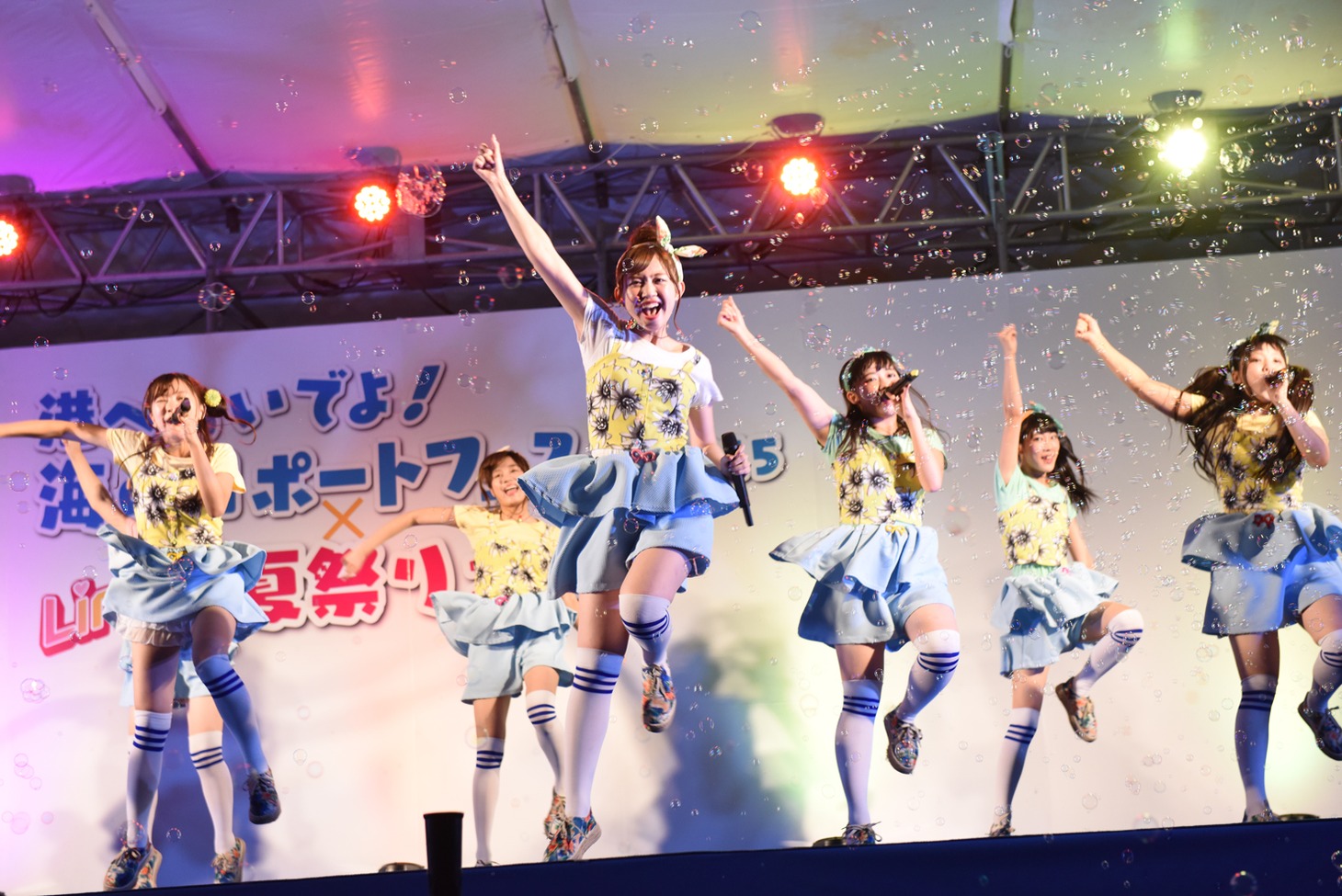 LinQによるライブの様子。