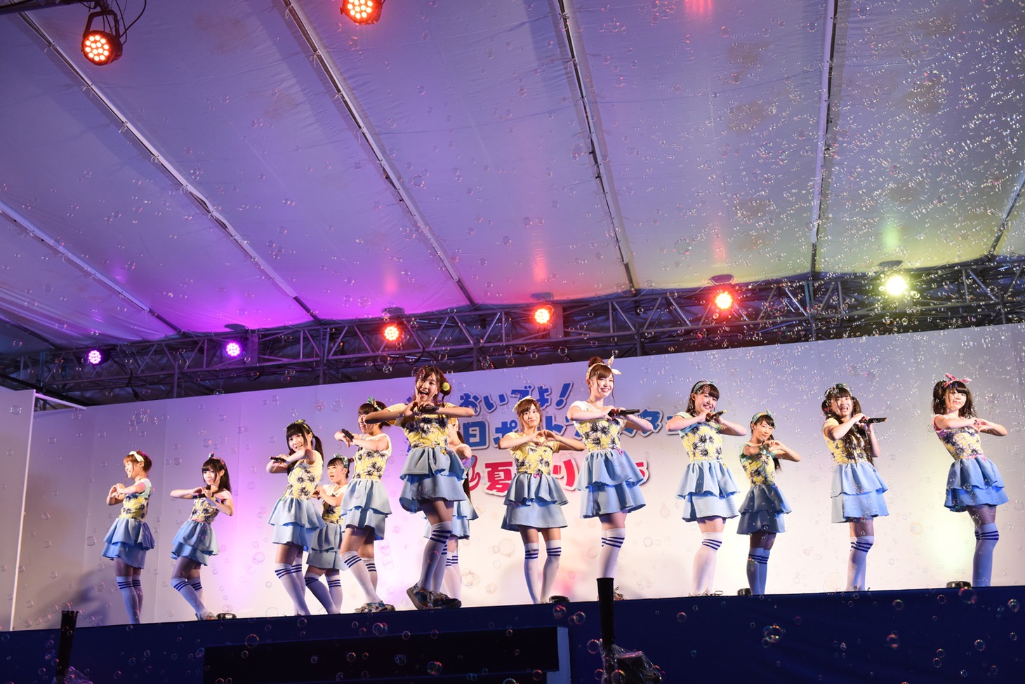 LinQによるライブの様子。