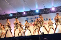 LinQによるライブの様子。