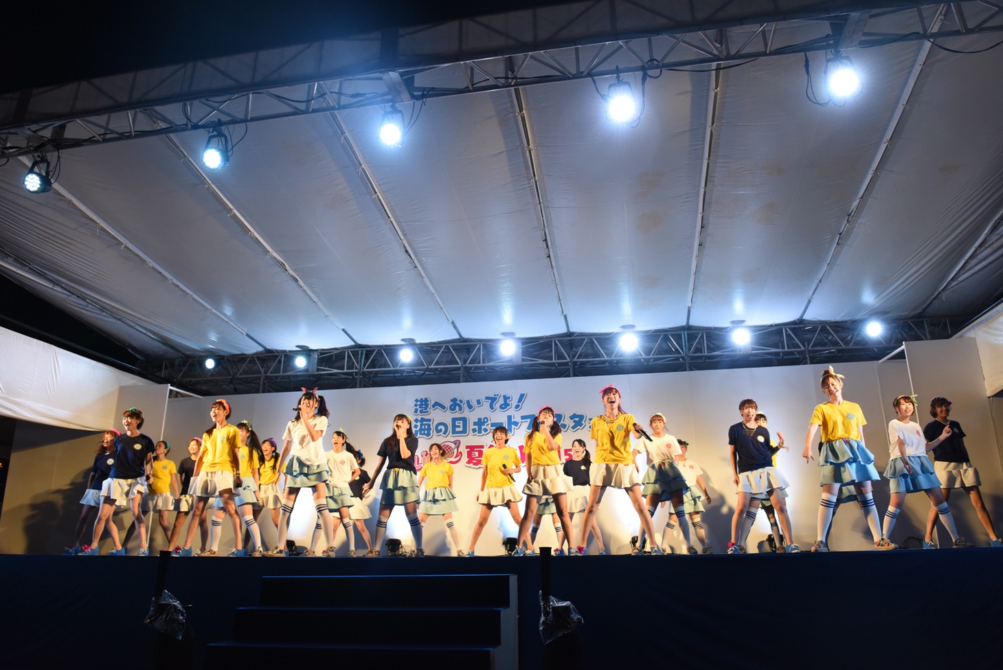LinQによるライブの様子。