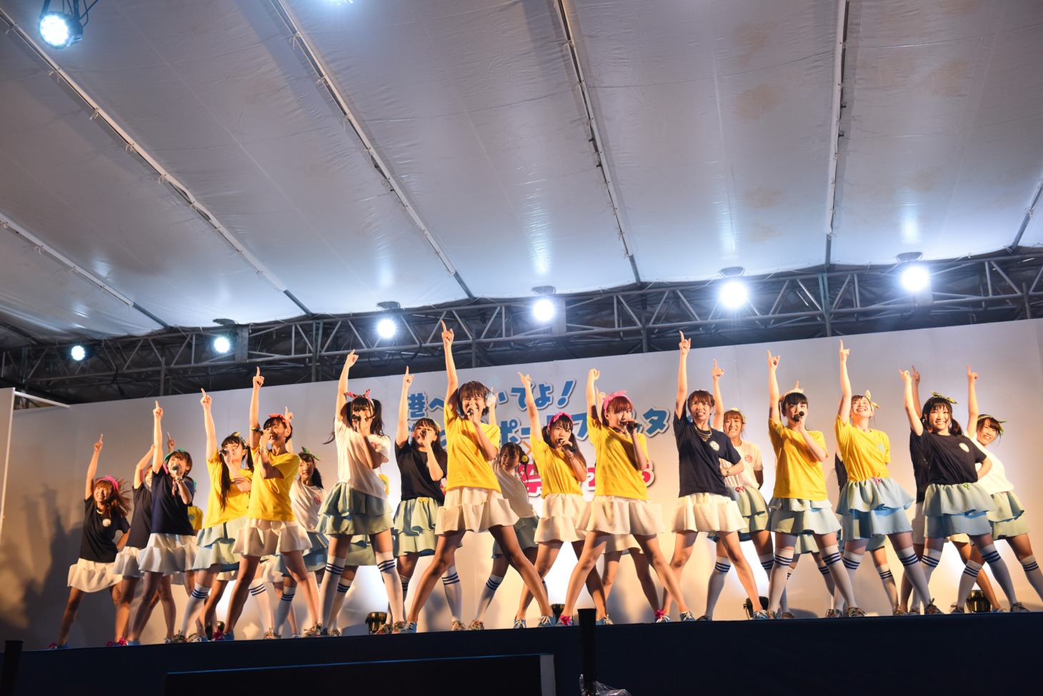 LinQによるライブの様子。
