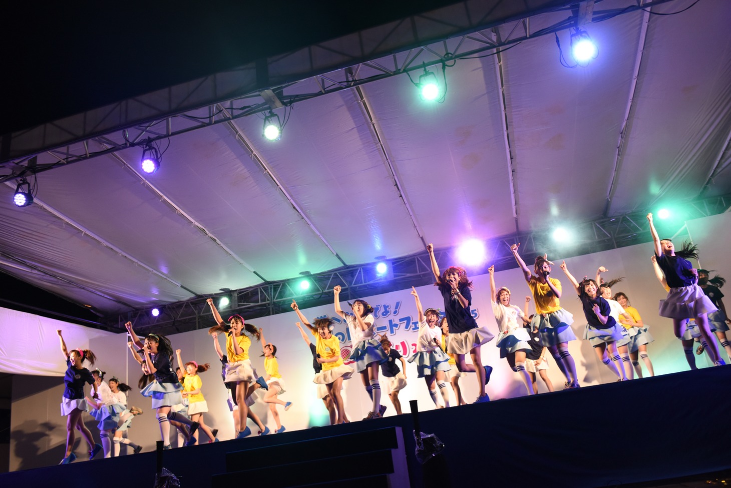LinQによるライブの様子。