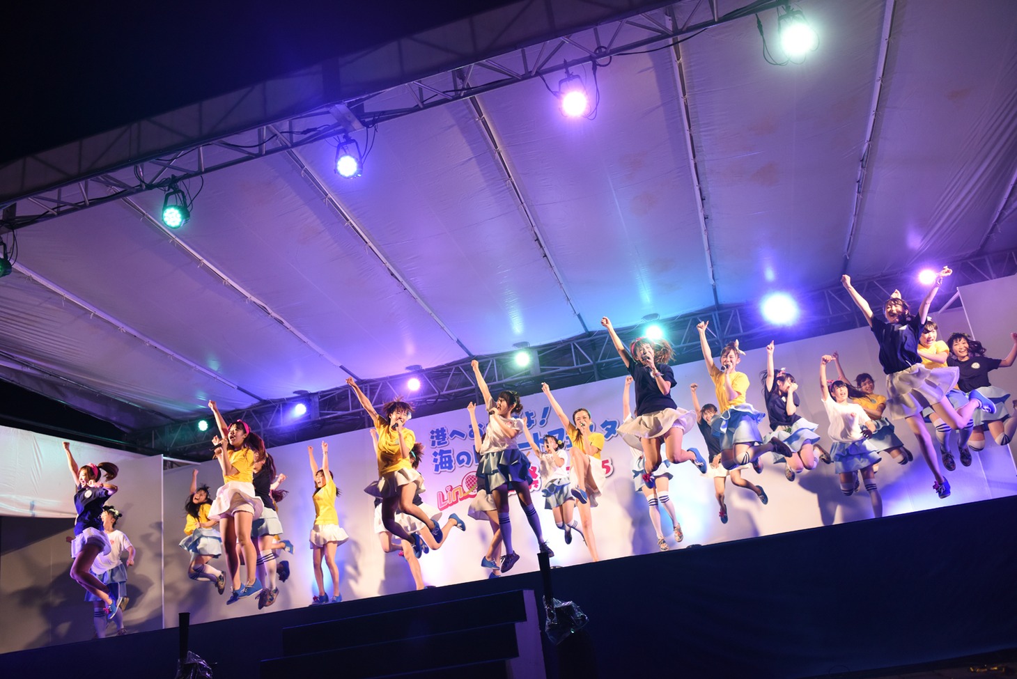 LinQによるライブの様子。