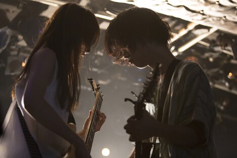 赤色のグリッター（Photo by nkzmarufoi）