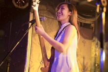 赤色のグリッター（Photo by nkzmarufoi）