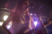 赤色のグリッター（Photo by nkzmarufoi）