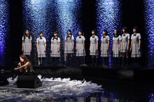 前列が一青窈。後列左から長谷川ニイナ、佐藤玲、柴田杏花、吉本実憂、芳根京子、森川葵、葵わかな、萩原みのり、小島梨里杏、高田夏帆。(c)TBS