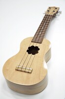Famousとつじあやののコラボウクレレ「Ayano Ukulele II」。