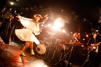 永原真夏＋SUPER GOOD BAND（撮影：木村泰之）