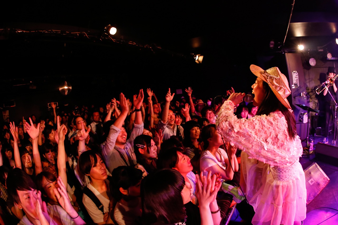 永原真夏＋SUPER GOOD BAND（撮影：木村泰之）