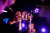 永原真夏＋SUPER GOOD BAND（撮影：木村泰之）